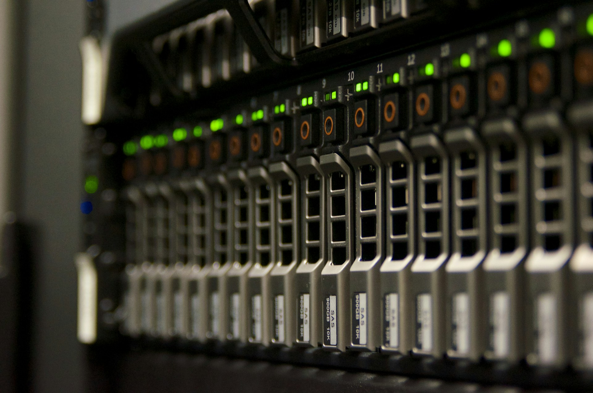 Managed Cloud Services domaintechnik ledl net vhmbx7fnxw0 unsplash